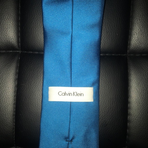 Calvin Klein Tie - Picture 3 of 4